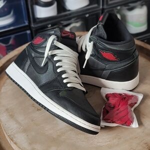 Air Jordan 1 Retro High OG Wmns 7 Youth 5.5 FLAWLESS AND BA!!! Fast shipper